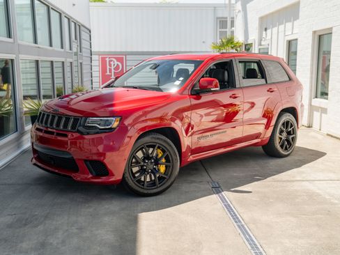 Used 2018 Jeep Grand Cherokee Trackhawk image 2