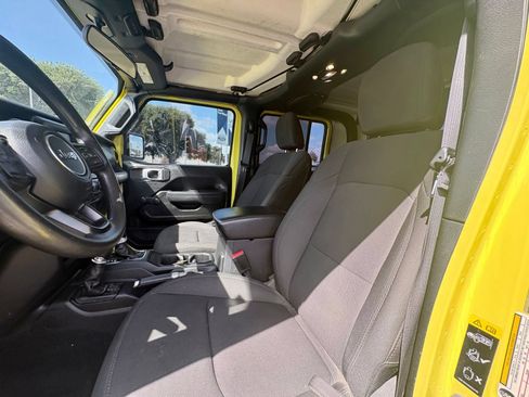 Used 2023 Jeep Gladiator Sport AWD/4WD image 14