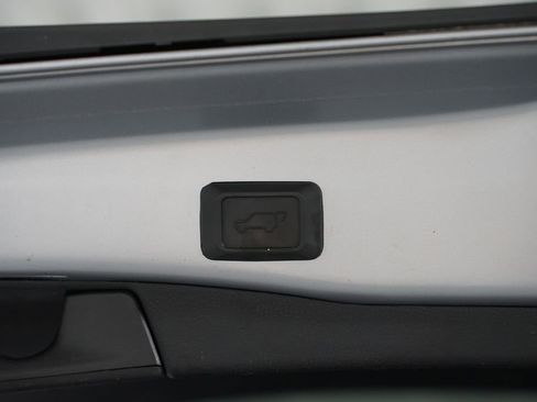Used 2021 Toyota RAV4 XLE Premium FWD image 34