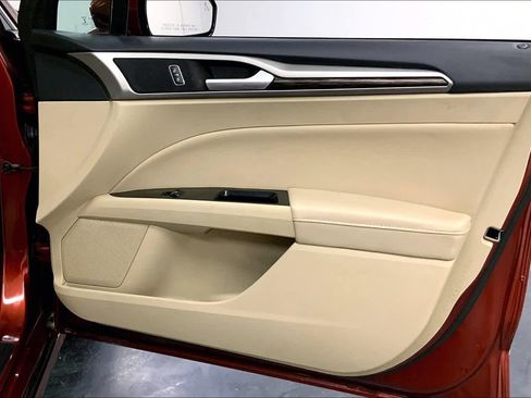 Used 2014 Ford Fusion SE w/ Equipment Group 202A image 19