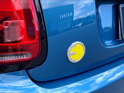 Certified 2024 MINI Cooper SE image 9