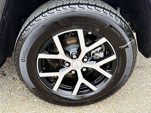 Used 2025 Jeep Grand Cherokee Limited image 47