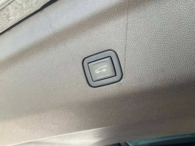 Used 2022 GMC Yukon Denali w/ Denali Premium Package AWD/4WD image 21