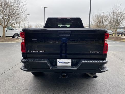 Used 2024 Chevrolet Silverado 2500 Custom w/ Custom Convenience Package image 8