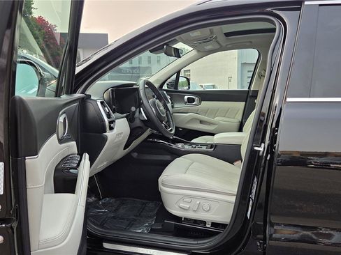 Certified 2023 Kia Sorento SX Prestige w/ Panoramic Sunroof Package AWD/4WD image 15