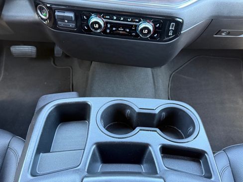 Used 2025 GMC Sierra 1500 SLT AWD/4WD image 19