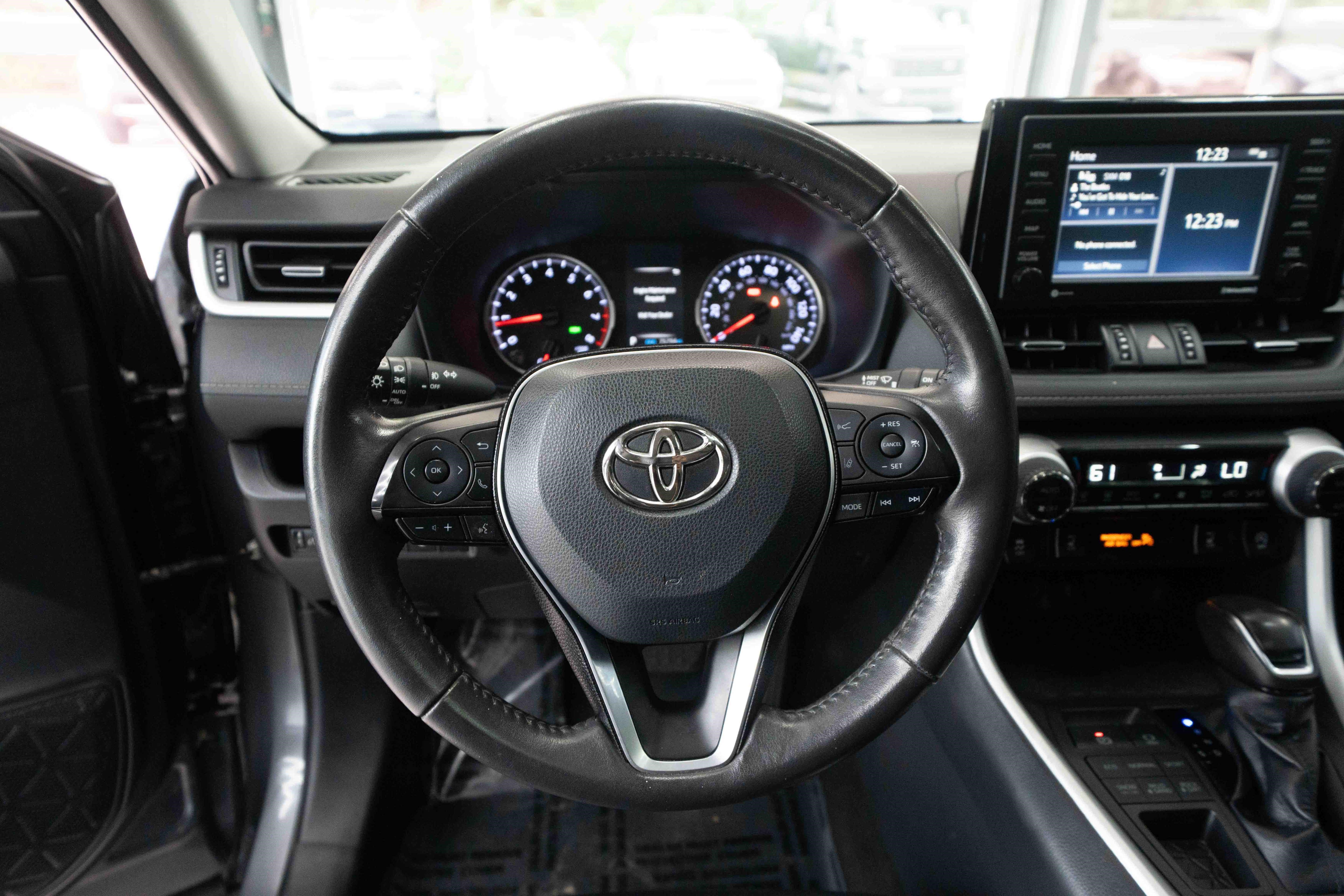 Used 2021 Toyota RAV4 XLE Premium AWD/4WD image 21