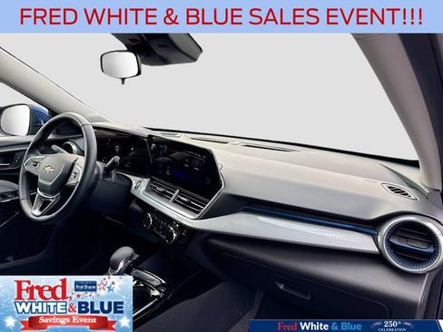 Used 2024 Chevrolet Trax LT w/ Driver Confidence Package FWD image 27