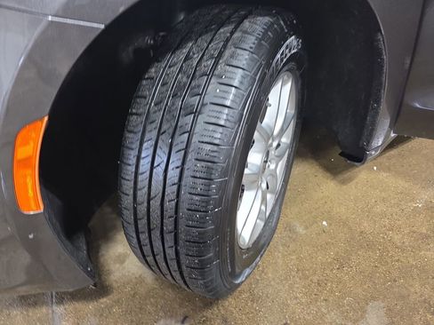 Used 2023 Chrysler Voyager LX image 31