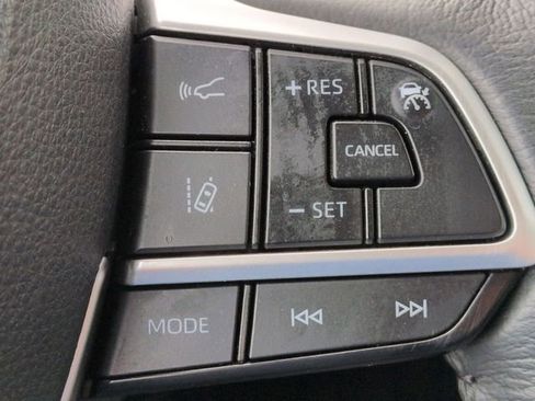 Certified 2025 Toyota Sienna XLE FWD image 19