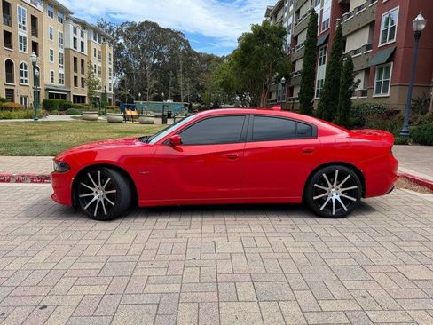 Used 2016 Dodge Charger R/T w/ Plus Group RWD image 4