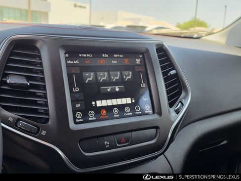 Used 2019 Jeep Cherokee Trailhawk w/ Cold Weather Group AWD/4WD image 17