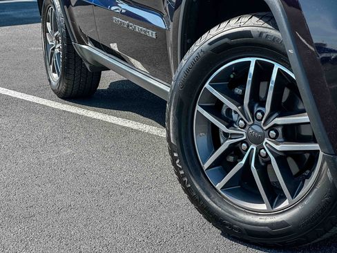 Used 2020 Jeep Grand Cherokee Limited AWD/4WD image 3