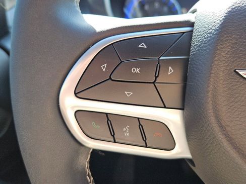 Used 2025 Chrysler Voyager LX FWD image 22