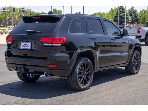 Used 2021 Jeep Grand Cherokee Laredo X AWD/4WD image 4