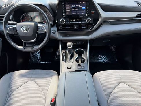 Used 2022 Toyota Highlander LE FWD image 15