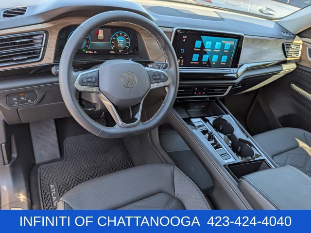 Used 2024 Volkswagen Atlas SE w/ Black Wheel Package FWD image 4