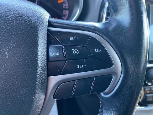 Used 2022 Jeep Grand Cherokee Laredo X AWD/4WD image 23
