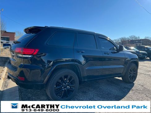 Used 2022 Jeep Grand Cherokee Laredo X image 3
