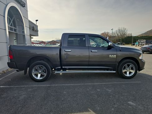 Used 2017 RAM 1500 Express image 2