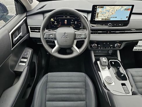 New 2026 Mitsubishi Outlander SE image 7