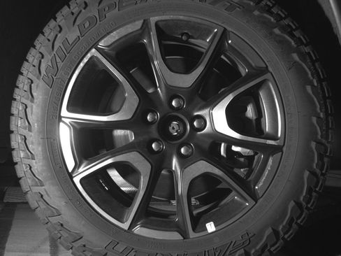 Used 2025 Jeep Compass Trailhawk image 13