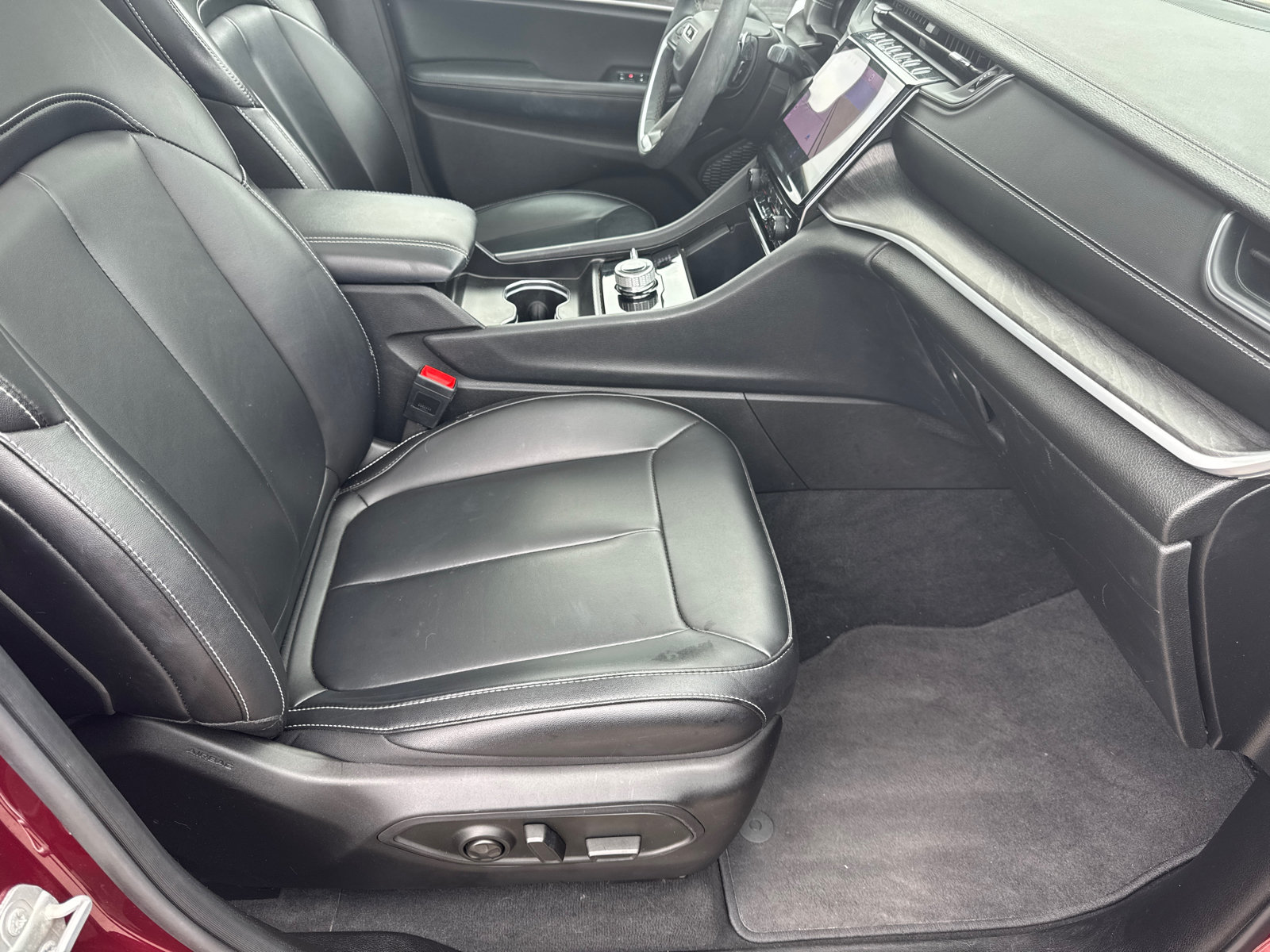 Used 2025 Jeep Grand Cherokee Limited AWD/4WD image 16