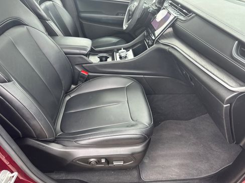 Used 2025 Jeep Grand Cherokee Limited AWD/4WD image 16