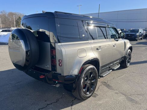 Used 2023 Land Rover Defender 110 X-Dynamic SE image 4