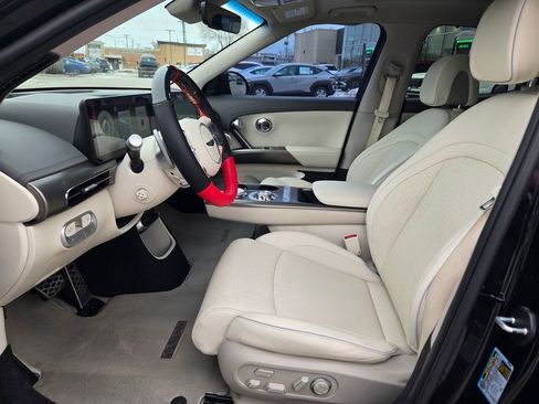 Used 2023 Genesis GV60 Advanced image 33