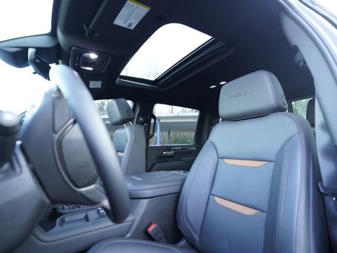 Used 2026 GMC Sierra 2500 AT4 w/ AT4 Premium Plus Package image 10