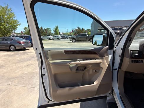 Used 2011 Nissan Armada SL image 8