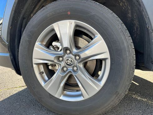 Used 2025 Toyota RAV4 XLE image 34