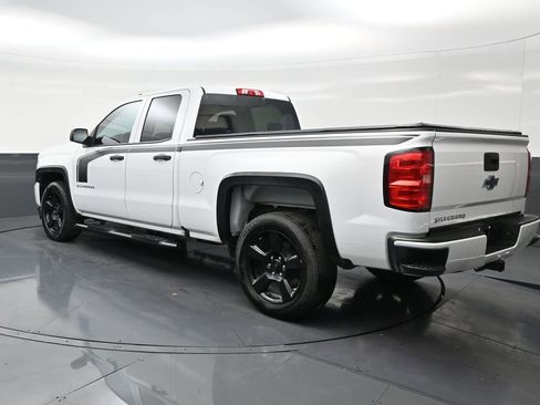 Used 2018 Chevrolet Silverado 1500 Custom w/ Custom Value Package image 3