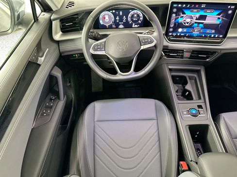 New 2026 Volkswagen Tiguan SE image 21