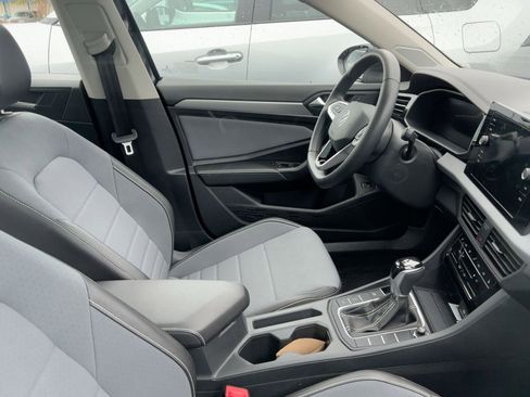 Used 2025 Volkswagen Jetta SE image 10