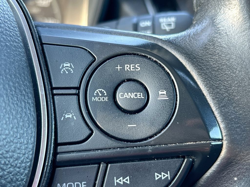 Used 2024 Toyota Corolla Cross LE w/ Moonroof Package FWD image 17