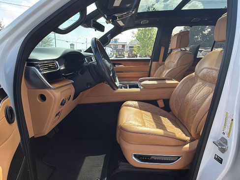 Used 2022 Jeep Grand Wagoneer Series III w/ Rear Seat Video Group 1 AWD/4WD image 11