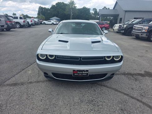 Used 2019 Dodge Challenger SXT RWD image 1