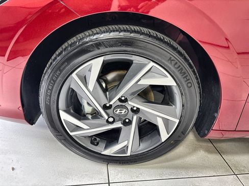 Certified 2025 Hyundai Elantra SEL FWD image 19