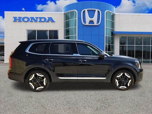Used 2023 Kia Telluride S FWD image 2