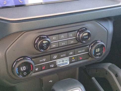 Used 2024 Ford Bronco Outer Banks AWD/4WD image 25