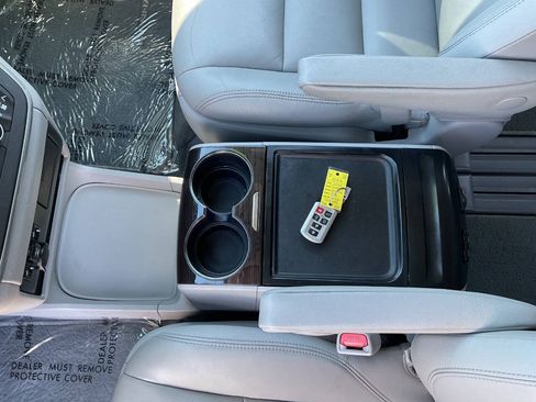 Used 2020 Toyota Sienna XLE Premium w/ Carpet Mat Package FWD image 28