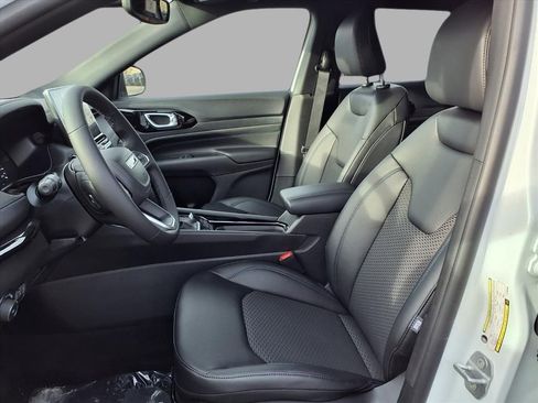 New 2026 Jeep Compass Latitude AWD/4WD image 19