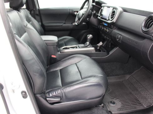 Used 2021 Toyota Tacoma TRD Sport w/ TRD Premium Sport Package image 22