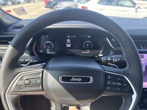 Used 2025 Jeep Grand Cherokee L Limited AWD/4WD image 37