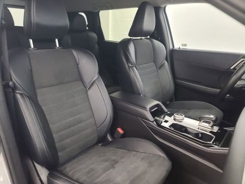 Used 2025 Mitsubishi Outlander SE image 16