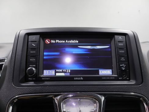 Used 2016 Chrysler Town & Country Touring FWD image 25