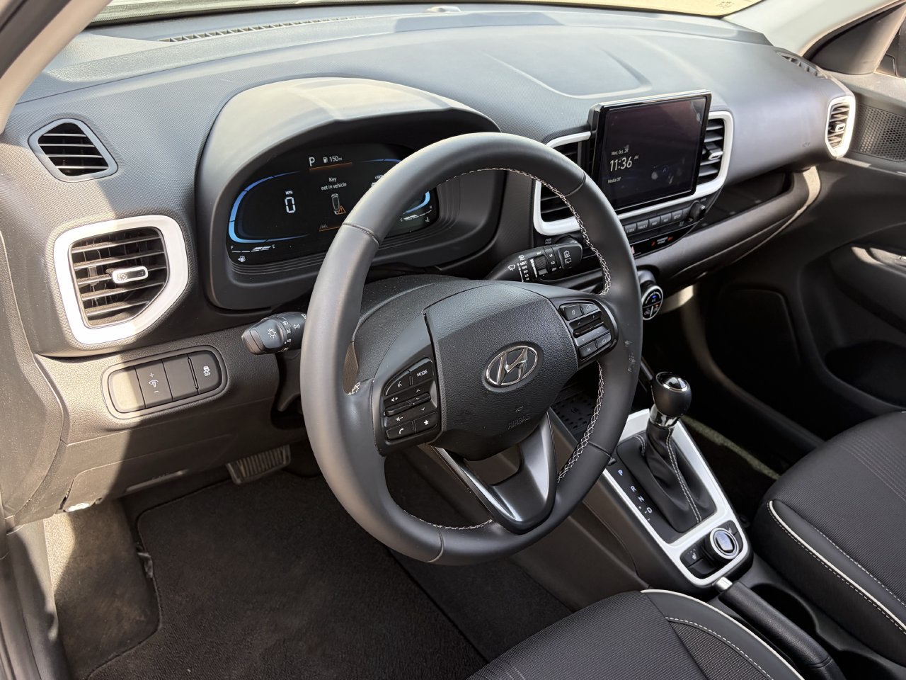 Used 2025 Hyundai Venue Limited FWD image 29