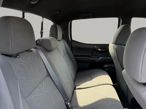 Used 2016 Toyota Tacoma TRD Sport w/ Towing Package image 31